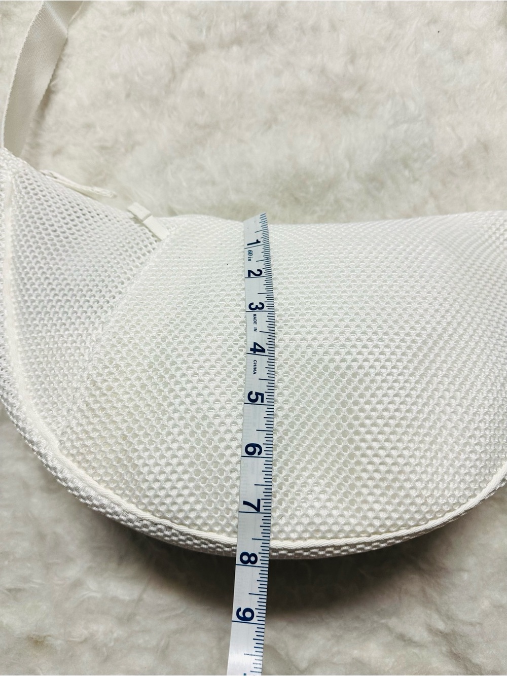 Uniqlo White Mesh Crescent Crossbody Bag - Picture 5 of 13